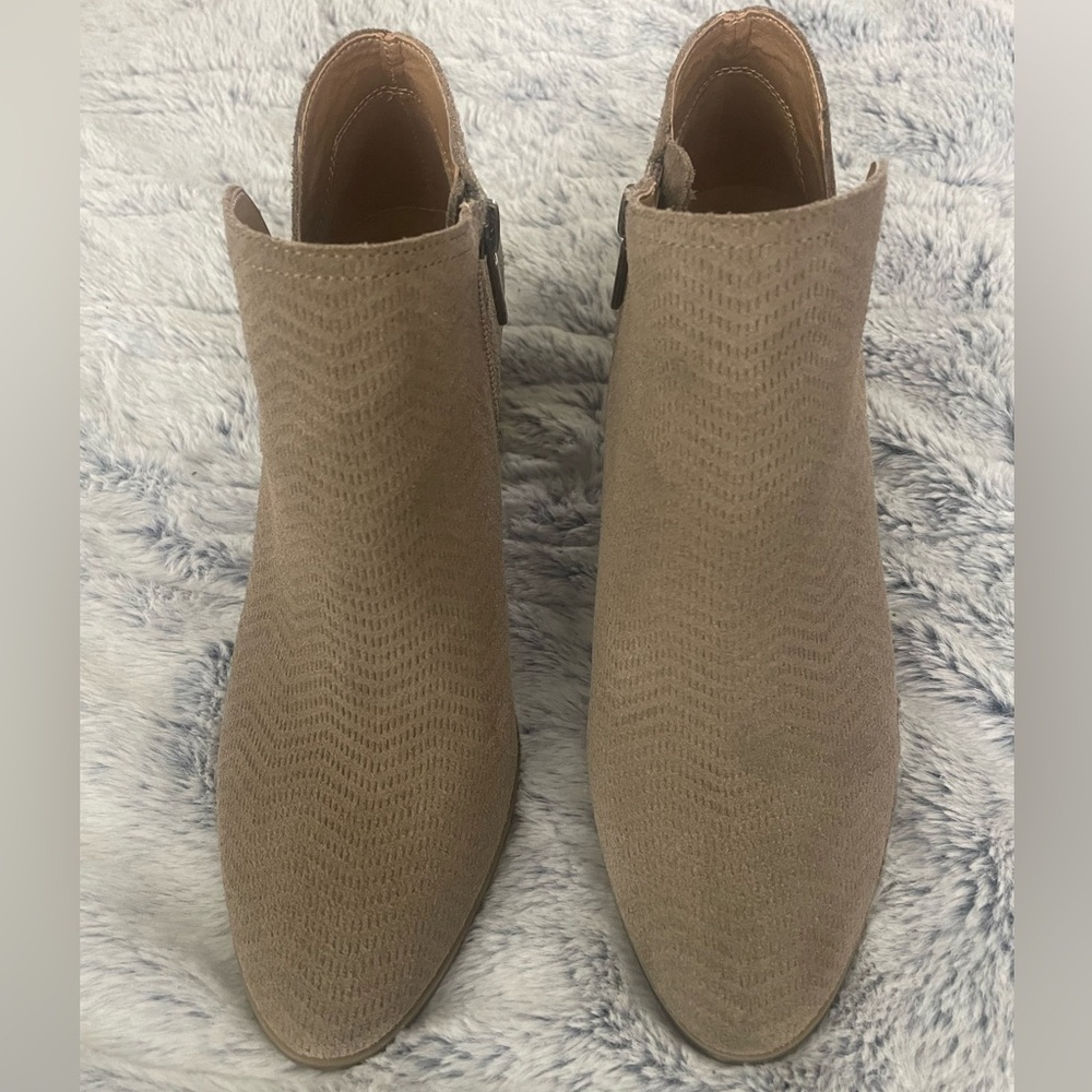 Lucky Brand Taupe Parnesa Suede Leather Ankle Sz 8.5 - Picture 3 of 7